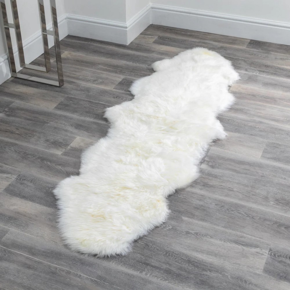 Loburn New Zealand Sheepskin Rug in Natural White